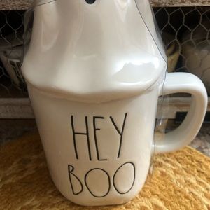 Brand new Rae Dunn Hey boo mug with topper